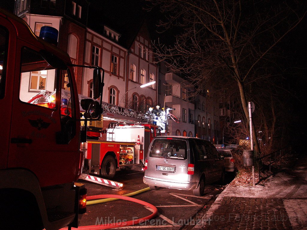 Feuer 3 Dachstuhlbrand Koeln Muelheim Gluecksburgstr P158.JPG